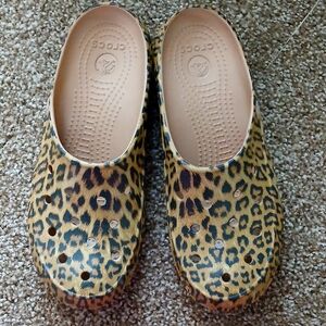 CROCS Leopard Print Freesail Clog Womens 7